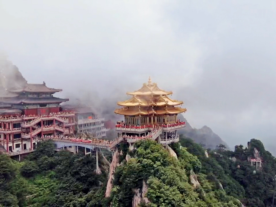 喜迎建黨100周年  觀(guān)祖國(guó)大好河山  康業(yè)商砼員工欒川行?？禈I(yè)商砼，不忘初心，勇登高峰，創(chuàng)輝煌！